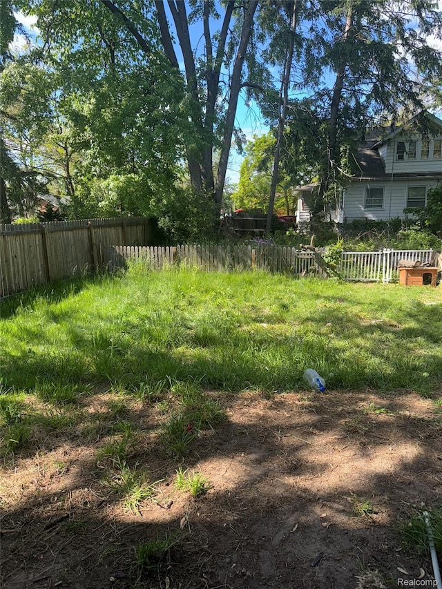 19374 Five Points St, Redford, MI 48240 - view of yard