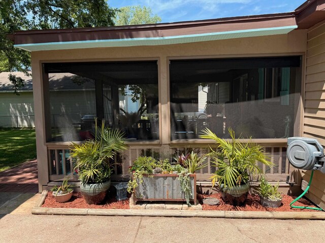 316 Colfax St, Fenton, MI 48430 - view of exterior entry