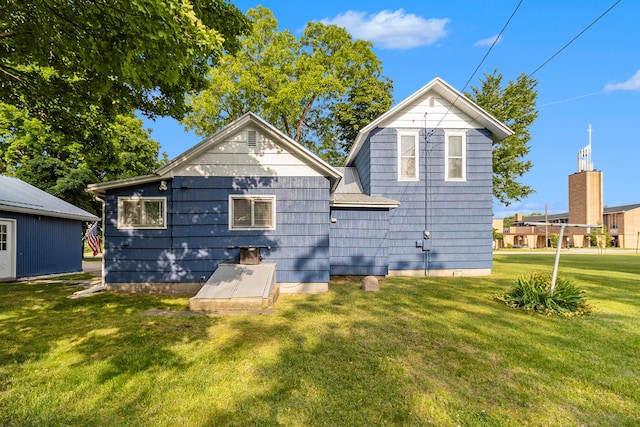 922 Marion Ave, Big Rapids, MI 49307 - rear view of house featuring a yard