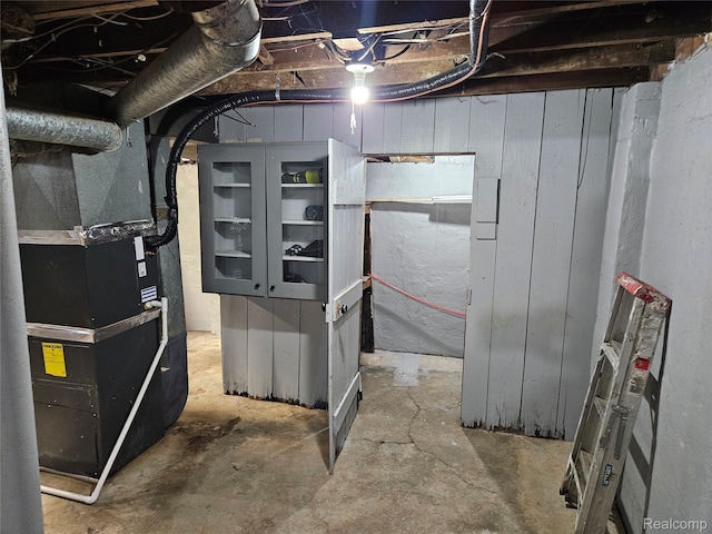 4294 W Buena Vista St, Detroit, MI 48238 - unfinished below grade area with heating unit