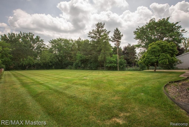 5820 Houghten Dr, Troy, MI 48098 - view of grassy yard