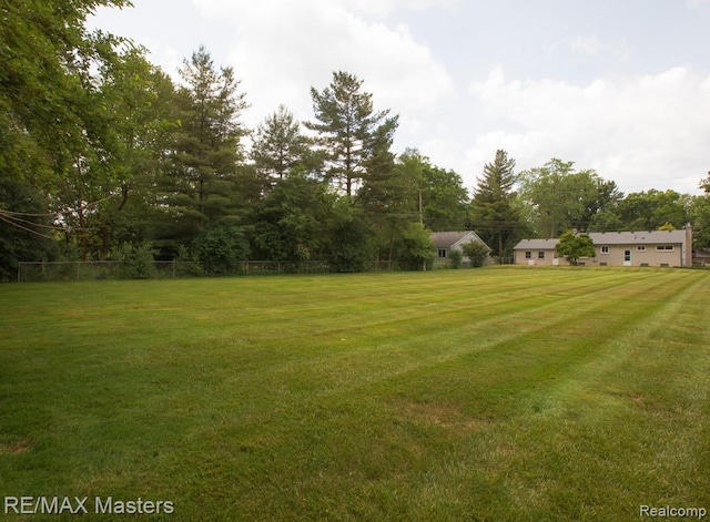 5820 Houghten Dr, Troy, MI 48098 - view of yard