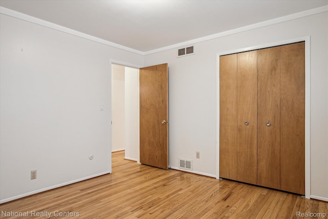 13142 Boca Grande Dr, Sterling Heights, MI 48312 - unfurnished bedroom featuring wood finished floors, a closet, and crown molding