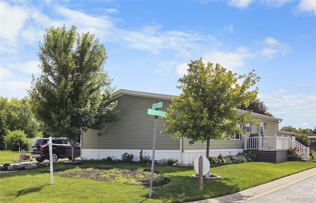501 Kinloch, Temperance, MI 48182 - view of side of property with a yard