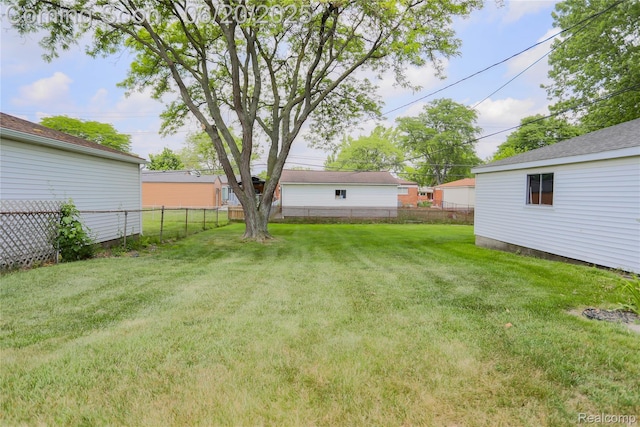 14839 Chippewa Dr, Warren, MI 48088 - view of yard