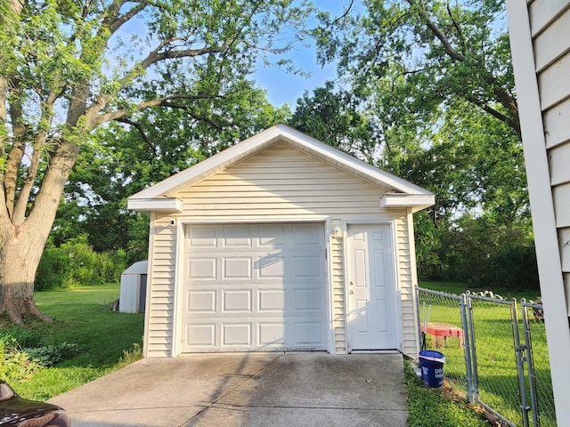 1908 Lakeway Ave, Kalamazoo, MI 49001 - detached garage featuring driveway