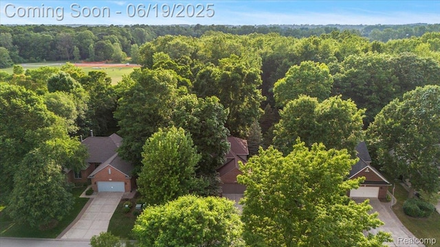2082 Avon Lake Ln, Rochester Hills, MI 48307 - drone / aerial view of a heavily wooded area