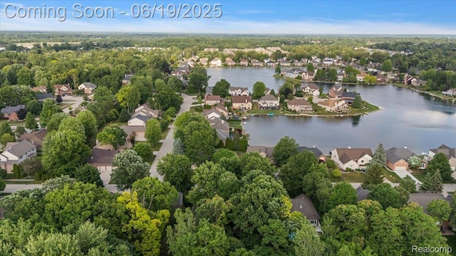 2082 Avon Lake Ln, Rochester Hills, MI 48307 - aerial view of residential area featuring a large body of water