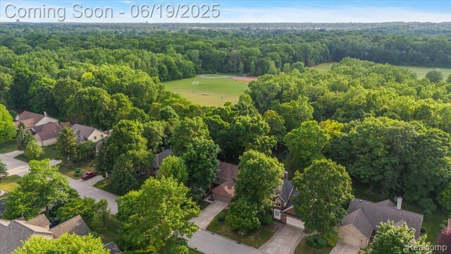 2082 Avon Lake Ln, Rochester Hills, MI 48307 - bird's eye view of a heavily wooded area