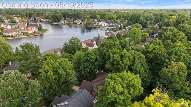 2082 Avon Lake Ln, Rochester Hills, MI 48307 - aerial view of residential area featuring a large body of water