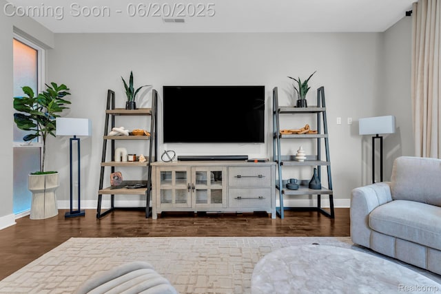 2648 John R St, Detroit, MI 48201 - living room featuring wood finished floors and baseboards