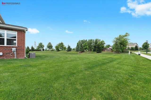 945 Reef Dr, Canton, MI 48187 - view of green lawn