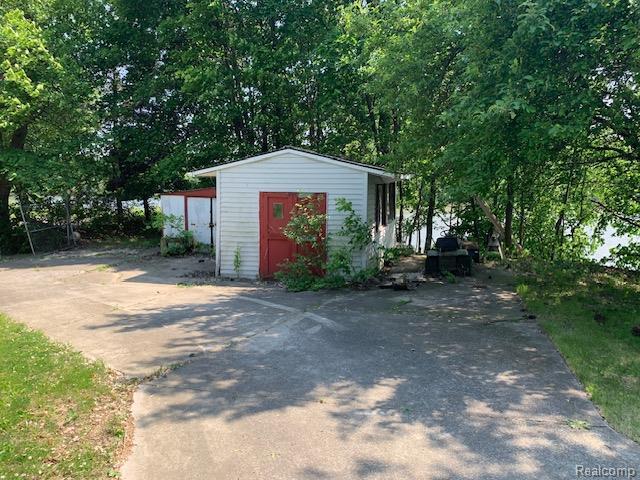 2224 Crocker Ave, Flint, MI 48503 - photo 20