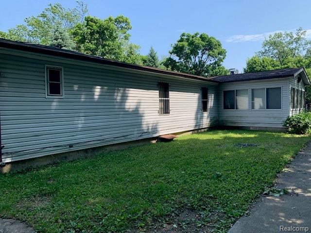 2224 Crocker Ave, Flint, MI 48503 - photo 16