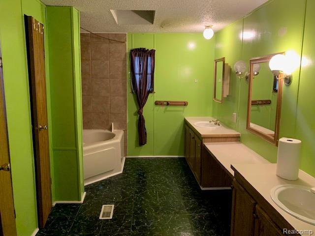 2224 Crocker Ave, Flint, MI 48503 - photo 9