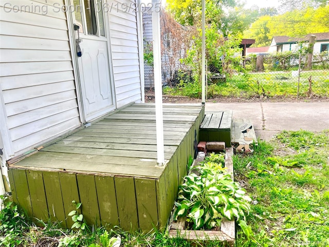 20760 Atlantic Ave, Warren, MI 48091 - view of wooden terrace