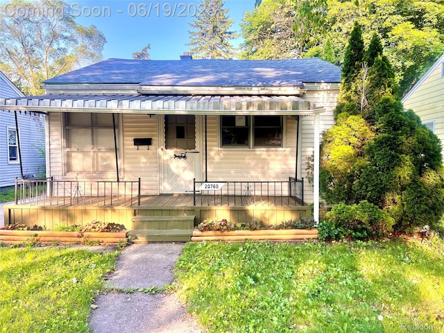 20760 Atlantic Ave, Warren, MI 48091 - bungalow-style home with a shingled roof and a porch