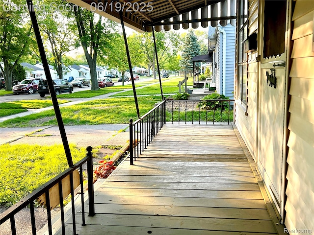 20760 Atlantic Ave, Warren, MI 48091 - view of wooden porch