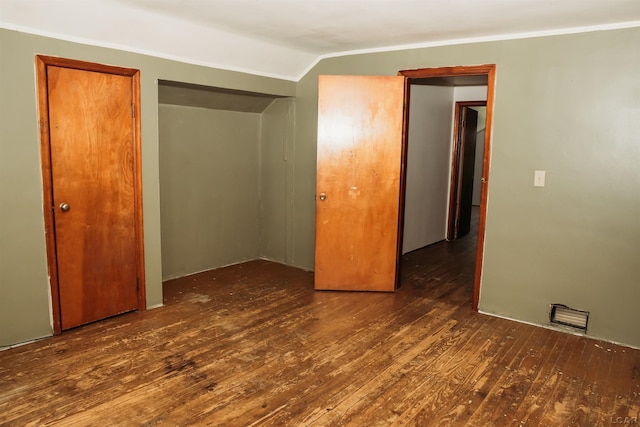 8667 Thompson Hwy, Blissfield, MI 49228 - unfurnished bedroom featuring hardwood / wood-style floors, vaulted ceiling, and a closet