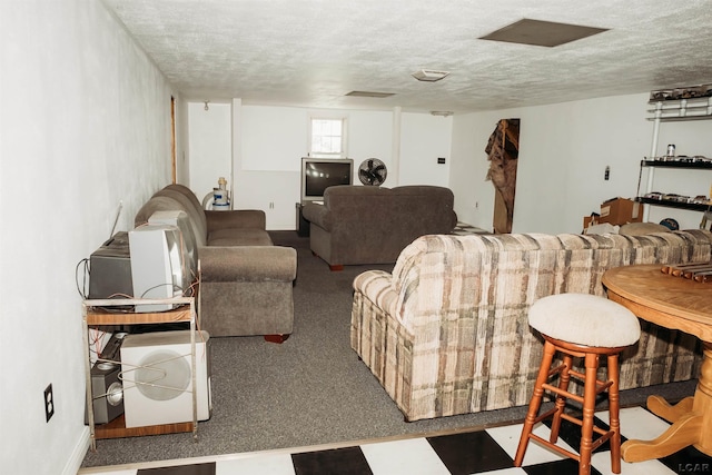8667 Thompson Hwy, Blissfield, MI 49228 - living area featuring a textured ceiling