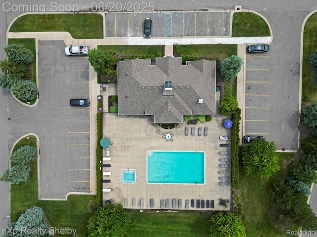 16436 Grandview Dr, Macomb, MI 48044 - bird's eye view of a pool