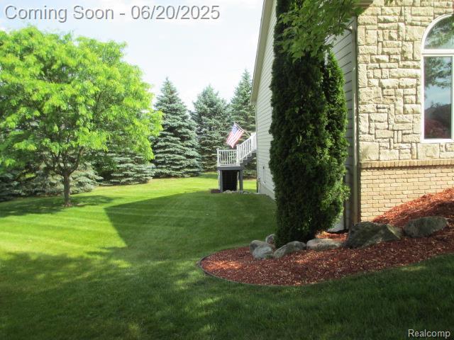 6073 Belmont Ct E, Grand Blanc, MI 48439 - view of grassy yard