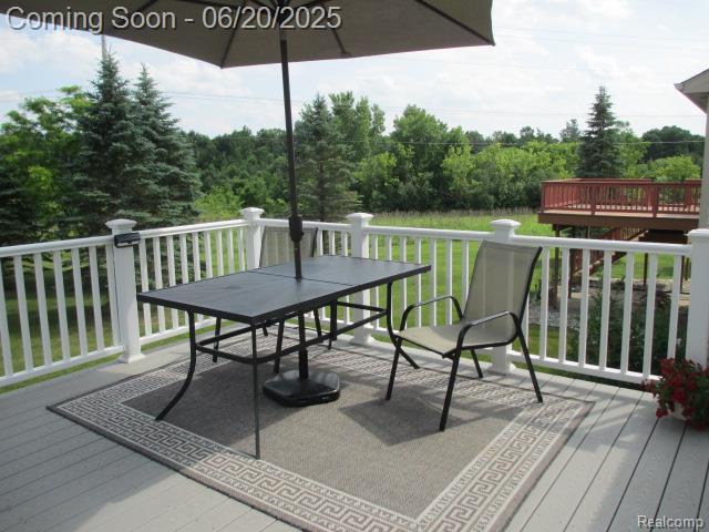 6073 Belmont Ct E, Grand Blanc, MI 48439 - view of deck