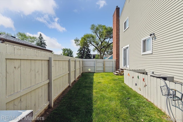 1972 Theodore St, Trenton, MI 48183 - fenced backyard with entry steps