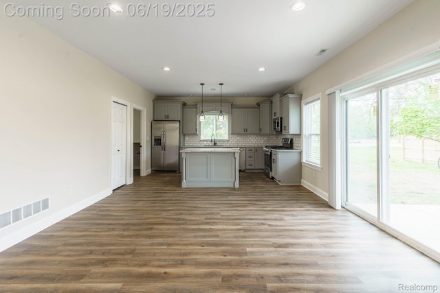 23013 Helen, Southfield, MI 48033 - kitchen with stainless steel appliances, gray cabinetry, decorative backsplash, a center island, and recessed lighting