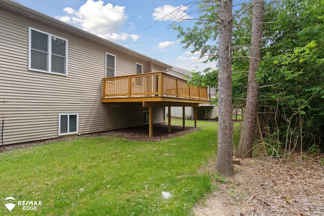 3113 Harbor Pointe Cir, Fenton, MI 48430 - rear view of property featuring a wooden deck and a yard