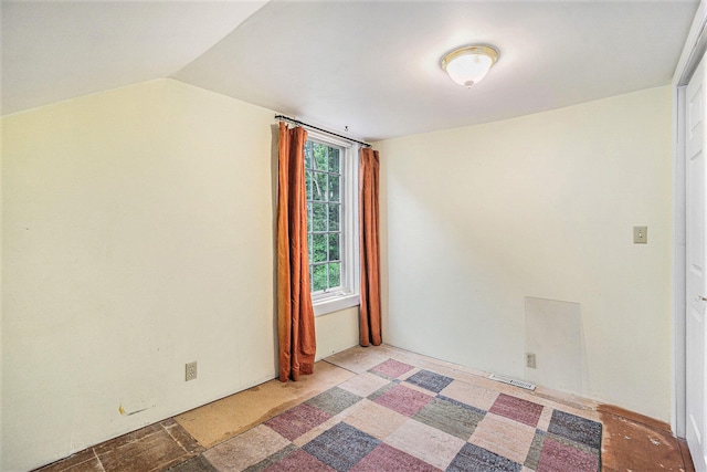 316 Reed Ave, Kalamazoo, MI 49001 - empty room featuring vaulted ceiling