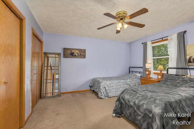 2742 Woodridge Dr, Jenison, MI 49428 - carpeted bedroom featuring a textured ceiling and a ceiling fan