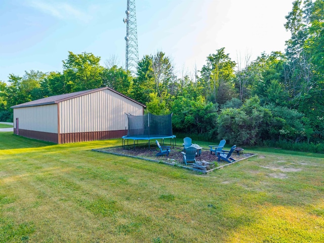 6360 Ray Rd, Swartz Creek, MI 48473 - view of green lawn featuring a trampoline