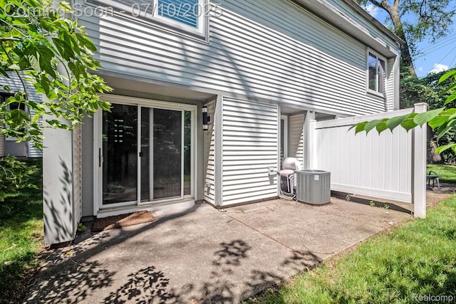 418 E 5th St Unit 2, Royal Oak, MI 48067 - back of property featuring a patio