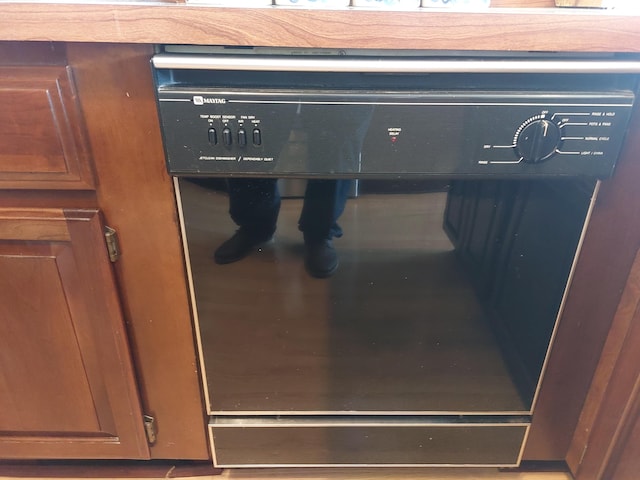 23675 N Shore Dr, Edwardsburg, MI 49112 - kitchen view of beverage cooler