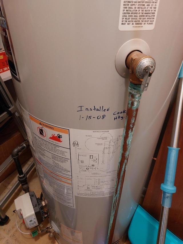 23675 N Shore Dr, Edwardsburg, MI 49112 - detailed view of water heater