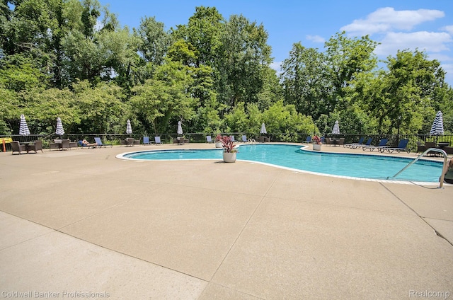7176 Nottingham, West Bloomfield, MI 48322 - community pool with a patio and view of wooded area