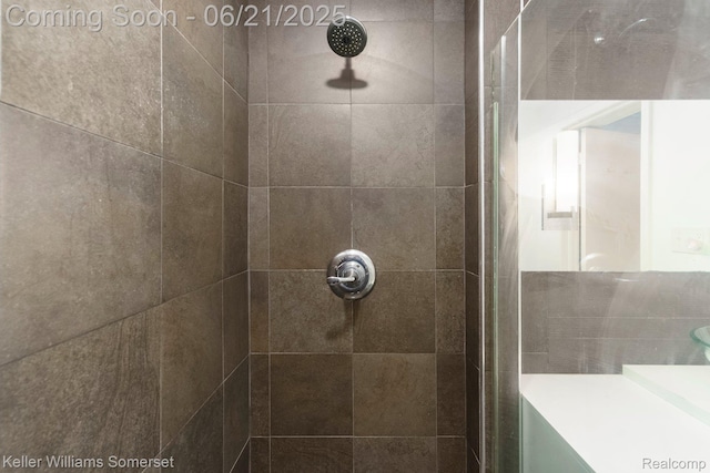 3620 Chester Rd, Royal Oak, MI 48073 - bathroom featuring a tile shower and vanity