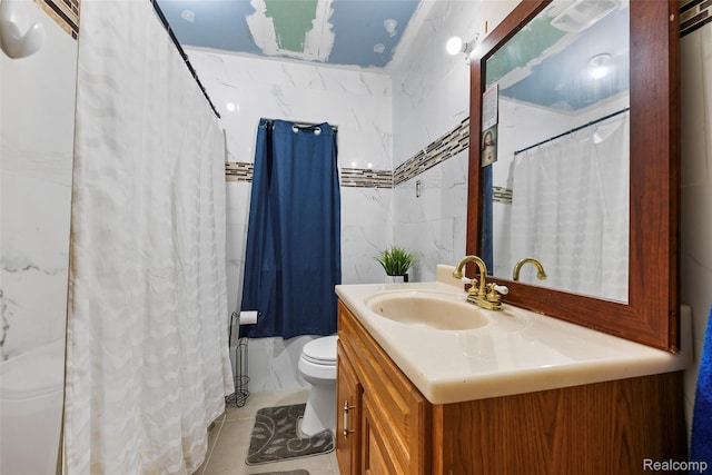 17304 Barlow St, Detroit, MI 48205 - full bath featuring vanity, tile patterned flooring, and a shower with curtain
