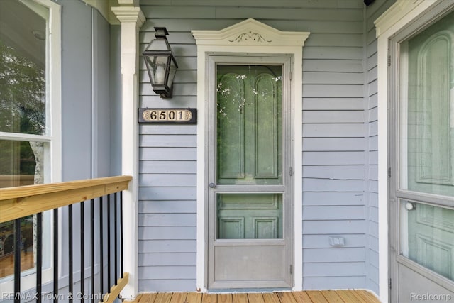 6501 River Rd, Flushing, MI 48433 - doorway to property