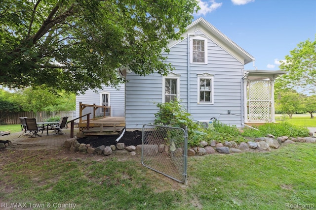6501 River Rd, Flushing, MI 48433 - rear view of property featuring a patio area