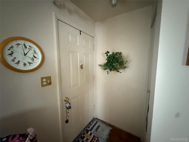 400 W Hudson Ave, Madison Heights, MI 48071 - view of entryway