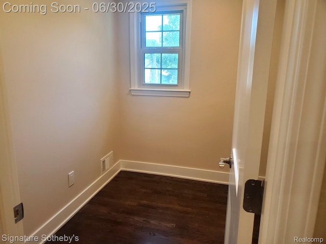 2200 Brenthaven Dr E, Bloomfield, MI 48304 - empty room featuring dark wood finished floors and baseboards