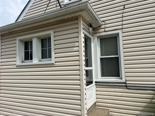 25616 Hoffmeyer St, Roseville, MI 48066 - view of side of property