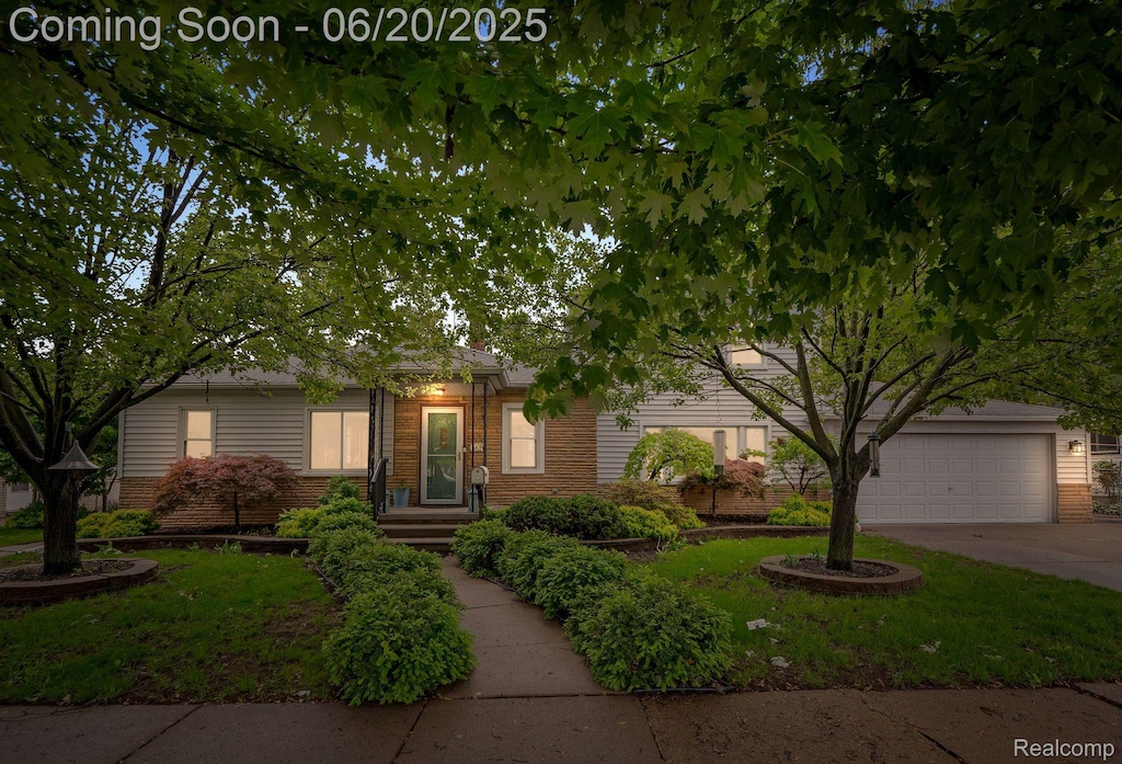 4633 Croissant St, Dearborn Heights, MI 48125 - photo 1