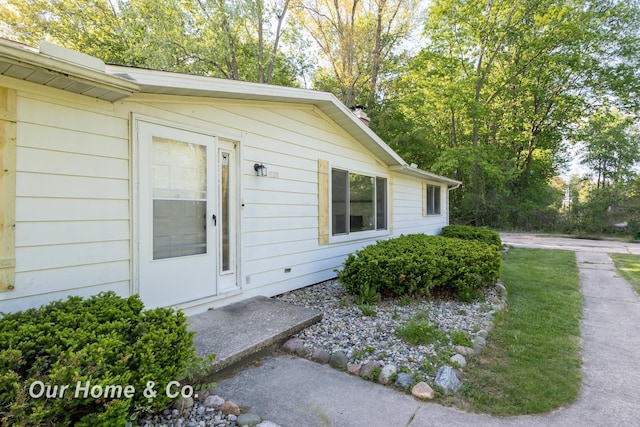838 S Grey Rd, Midland, MI 48640 - view of home's exterior with view of wooded area