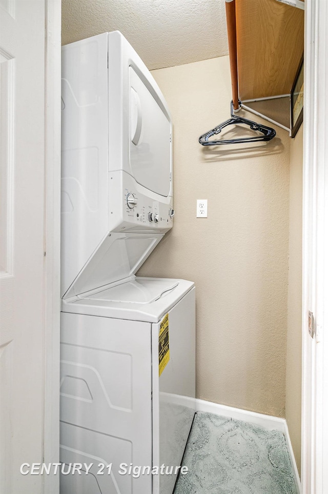 5430 N Center Rd, Saginaw, MI 48604 - washroom featuring stacked washer / dryer and baseboards