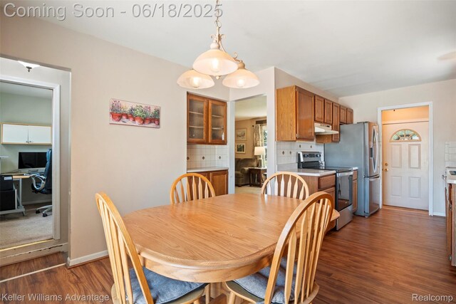 37862 Parkhurst St, Livonia, MI 48154 - dining area with dark wood-style flooring and a desk