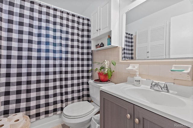 11228 Hudson Ave, Warren, MI 48089 - full bath with backsplash, vanity, a shower with shower curtain, and tile walls