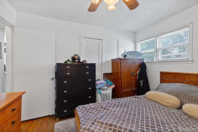 11228 Hudson Ave, Warren, MI 48089 - bedroom with wood finished floors and a ceiling fan